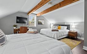 Main Street Living! 2 Bedroom Unit Right On Main!